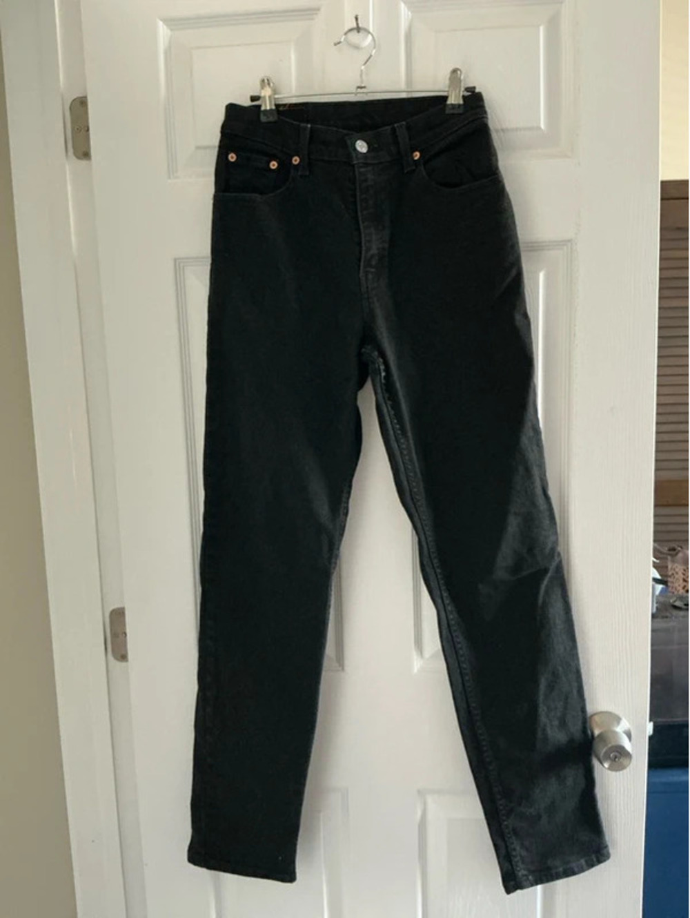 Women’s black Levi 550 jeans size 8 regular